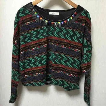 051 그린의 네이티브 패턴과 가죽 배색 비주트 탑