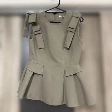 THE TOE 코린토스 슬리브리스 페플럼