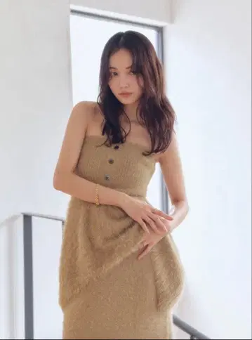 andequal 앤드콜 페플럼 샤기 니트 뷔스티에와 스커트 세트