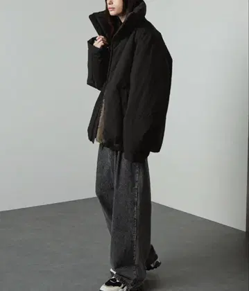 블랙 다운 자켓 하이넥