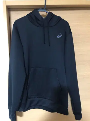 ASICS 후드 부착 블랙 후드티