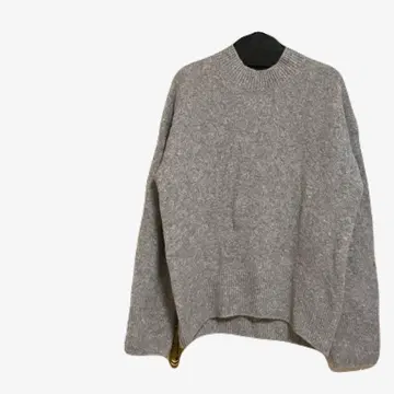 그레이 크루넥 니트 스웨터