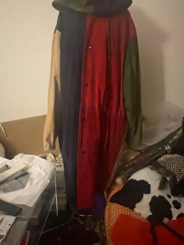 멀티 컬러 후드 부착 자켓 돈피