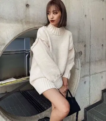 EMODA 몰 하이넥 박스 원피스