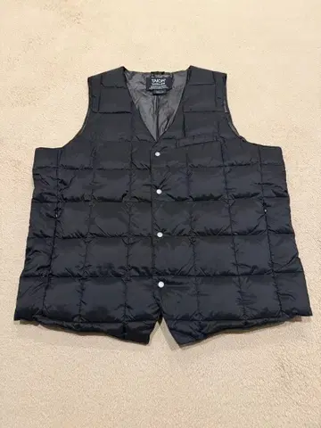 TAION 베이직 V넥 버튼 다운 베스트