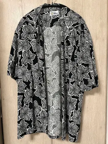 Reyn Spooner 반팔 하와이안 셔츠 블랙/화이트 플라워 무늬