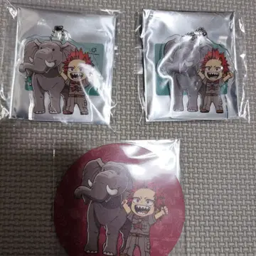 캐릭터 아크릴 키링과 캔뱃지 세트