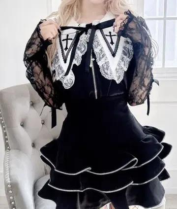 MARS 암 포함 크로스 자수 블라우스 화이트