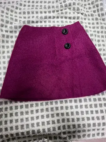 Blue Label 플리스풍 A라인 스커트