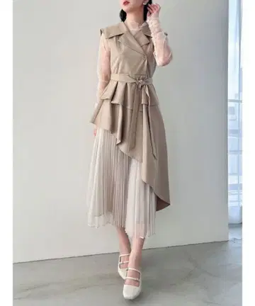 새상품 dazzlin 아지메 플리츠 트렌치 원피스 S 베이지