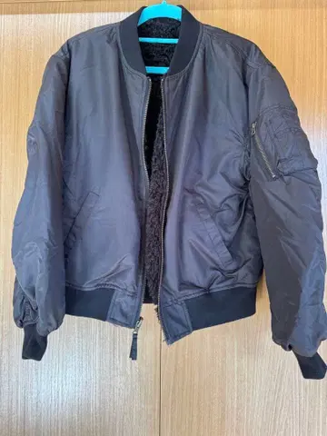 MA-1 스타일 블랙 자켓