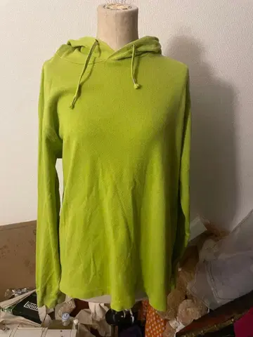 라임 그린 후드 부착 긴팔 후드티