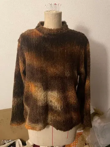 브라운 계열 하이넥 긴팔 스웨터