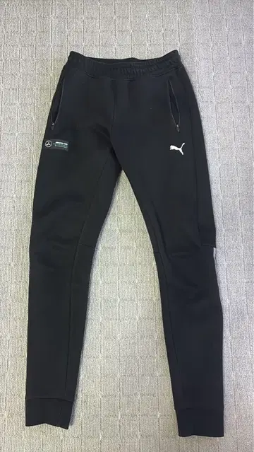 PUMA x 벤츠 크 착용 팬츠