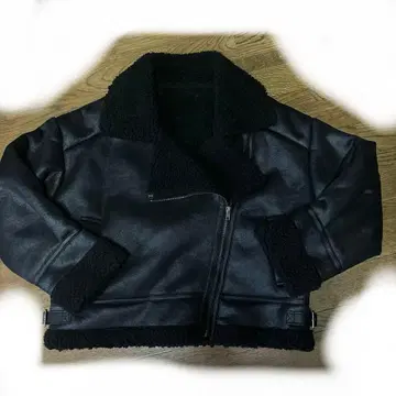 보아 카라 부착 블랙 가죽 숏 자켓