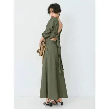 Ungrid 백리본 플레어 원피스 M 올리브 // 언그리드 백 오픈