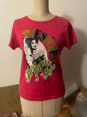 핑크 그래픽 T셔츠 M 사이즈