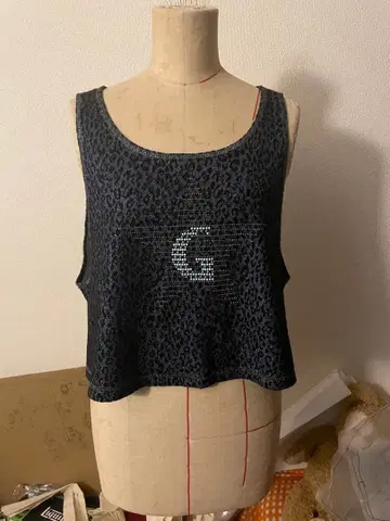 레오파드 무늬 스팽글 G 로고 탱크탑