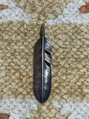 GRAVER METAL WORKS 페더 펜던트 헤드 / inipi