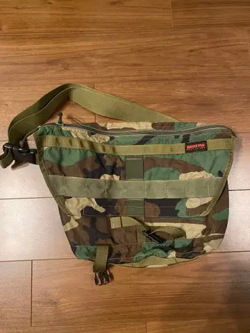 브리핑 메신저 백 카모플라쥬