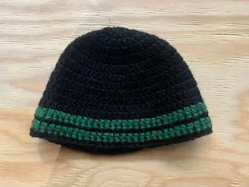 블랙과 그린 라인 니트 모자 비니