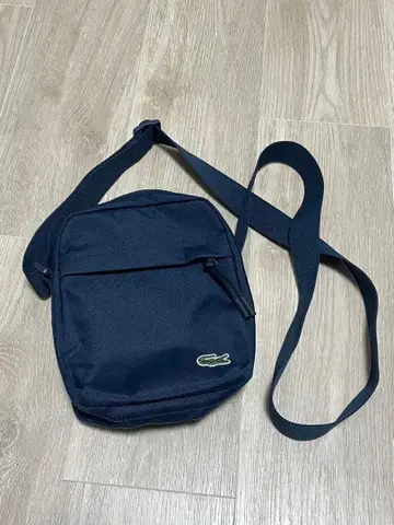 Lacoste 네이비 숄더백