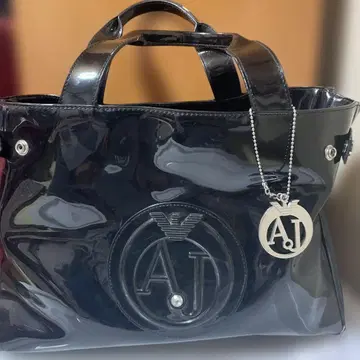 AJ(아르마니 진스) 블랙 에나멜 토트백