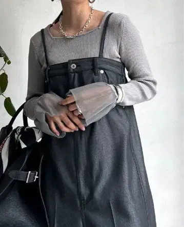 [ DouDou ] 스퀘어넥 소매 프릴 니트