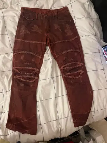 데미지 가공 빨간색 스트레이트 핏 청바지