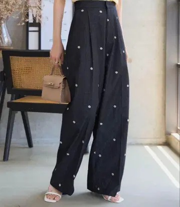 새상품 kobe lettuce 꽃무늬 자수 와이드 데님 팬츠