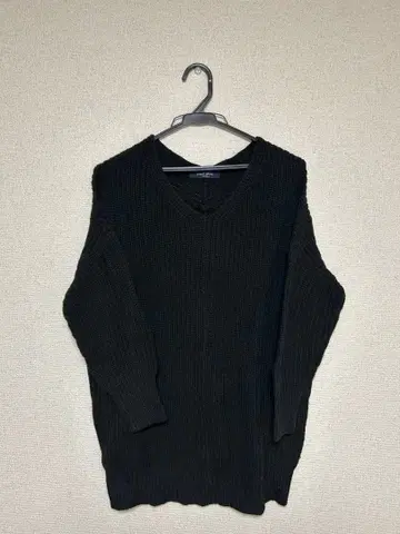 오버 사이즈 블랙 V넥 니트 스웨터