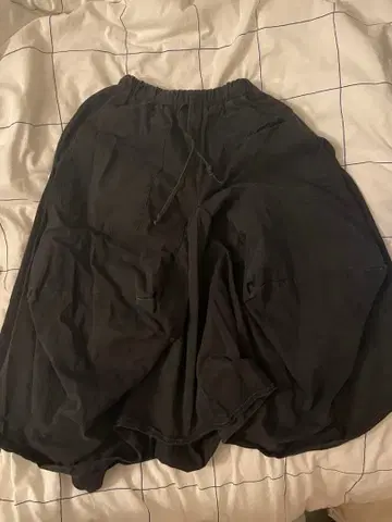 블랙 플레어 스커트 사이드 포켓 포함