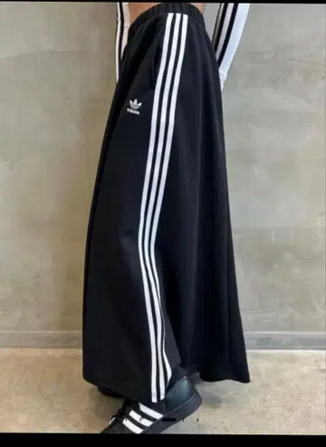 adidas 플레어 스커트