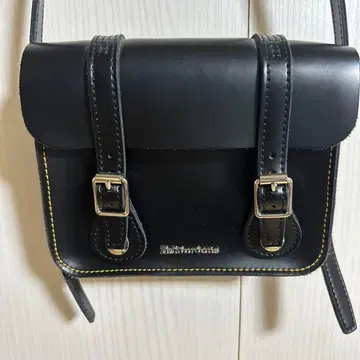 닥터마틴 7인치 사첼백