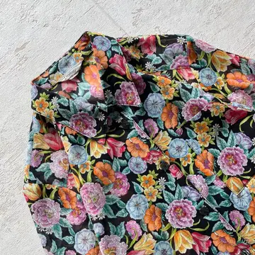 쇼와 레트로 꽃무늬 셔츠 블랙 x 컬러풀 올 패턴 구제 의류