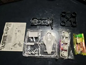 슈퍼 아스튜트 Jr 미니 사륜구동 미조립 키트 (부품 누락 있음)