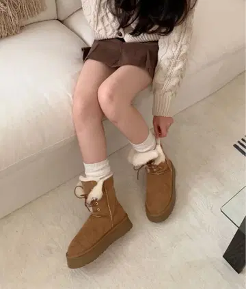 NUGU 레이스업 통굽 어그 부츠