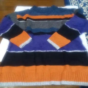 스트라이프 패턴 긴팔 니트 스웨터