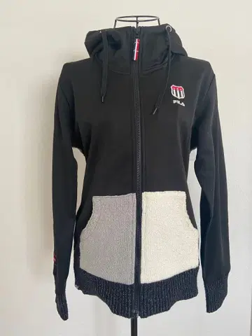 FILA 후드 부착 니트 자켓 등 별 모양