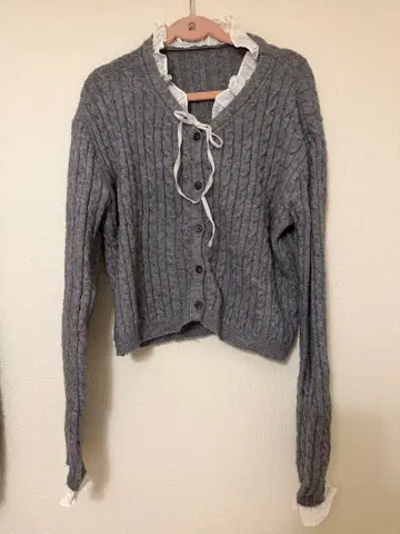 Allison brown 그레이 리브 가디건 프릴 포함