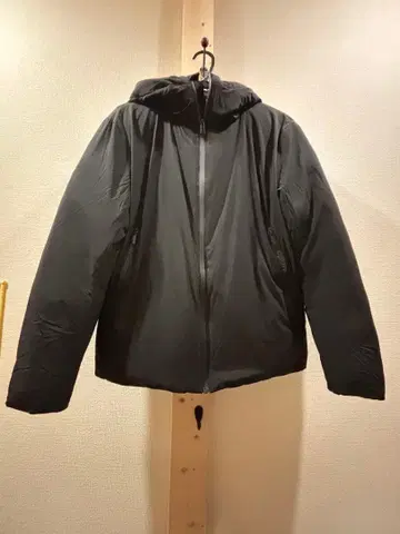 워크맨 GIGA PUFF 퓨전 다운 후디 블랙 S