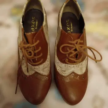 액시즈 레이스 포함 브라운 옥스퍼드 신발