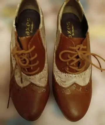 액시즈 팜 레이스 장식 브라운 옥스퍼드 슈즈