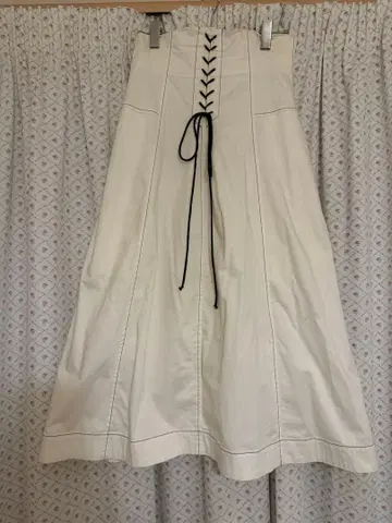 SAYAKA DAVIS 화이트 플레어 롱 스커트 레이스업