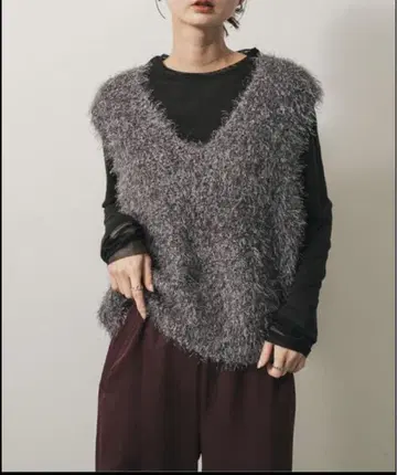 [택 포함] 어반 리서치 그레이 V넥 니트 베스트