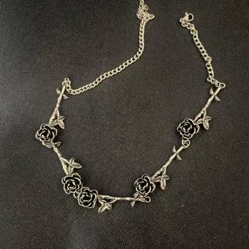 [ Ammimajus ] 블랙 로즈 목걸이 장미