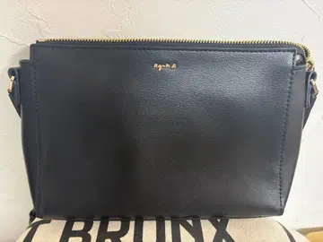 블랙 합성 피혁 숄더백