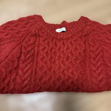 빨간색 케이블 니트 긴팔 스웨터