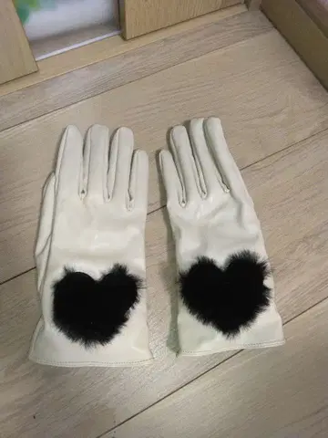 새상품급 에코 가죽 장갑 하트 모양 퍼