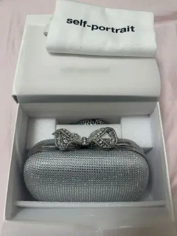 셀프 포트레이트 실버 클러치백 체인 포함